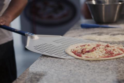 Azzura - Alu Pizzaspade 45x45cm - Med perforeret hoved - Håndtag 120 cm