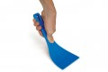 Dejskraber med fleksibelt blad i plastik  Dimensioner: B:10cm.H:26cm